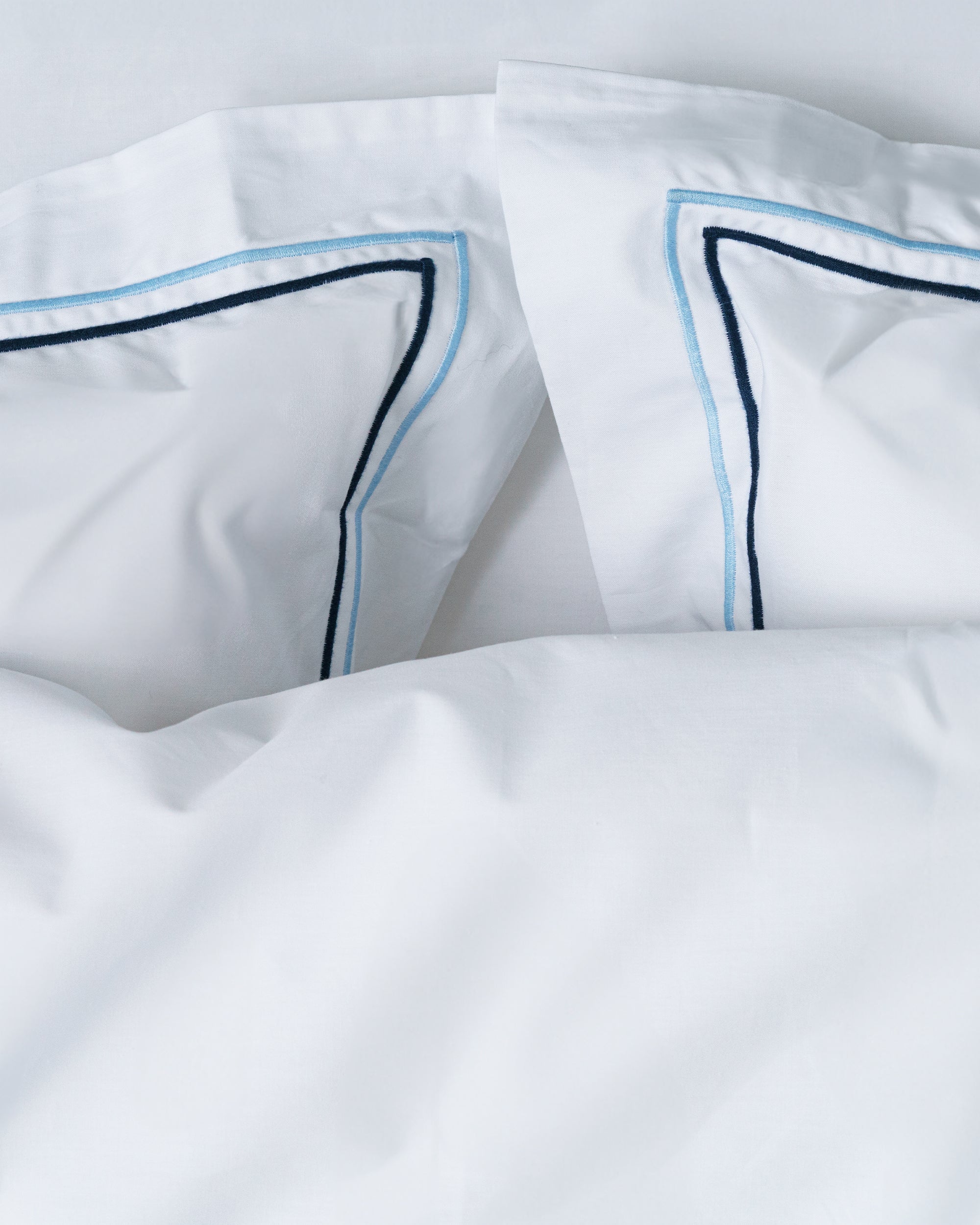 Pillowcase - 200 threads percale (White with Blue stripes)