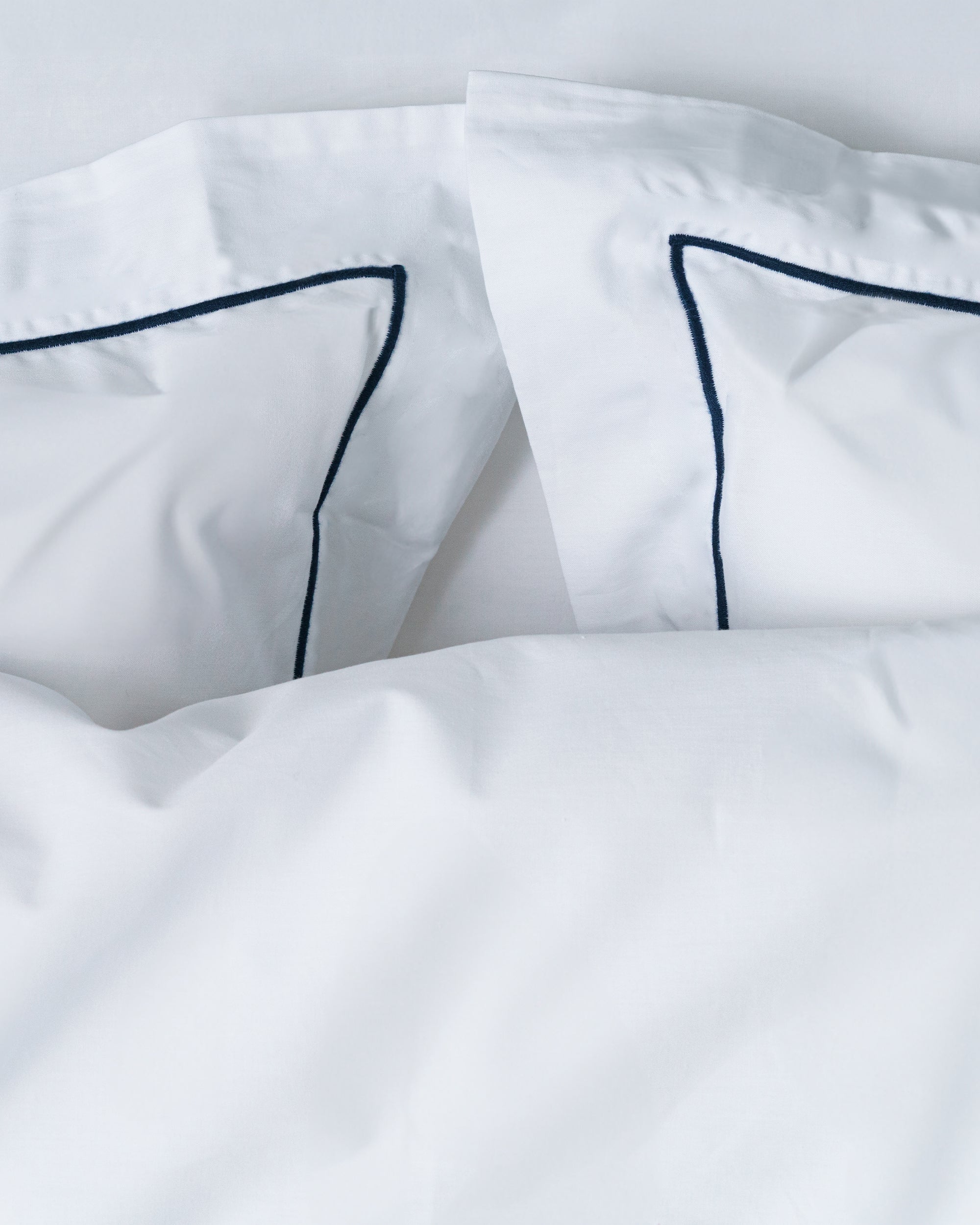 Pillowcase - 300 threads sateen (White with Black stripes)
