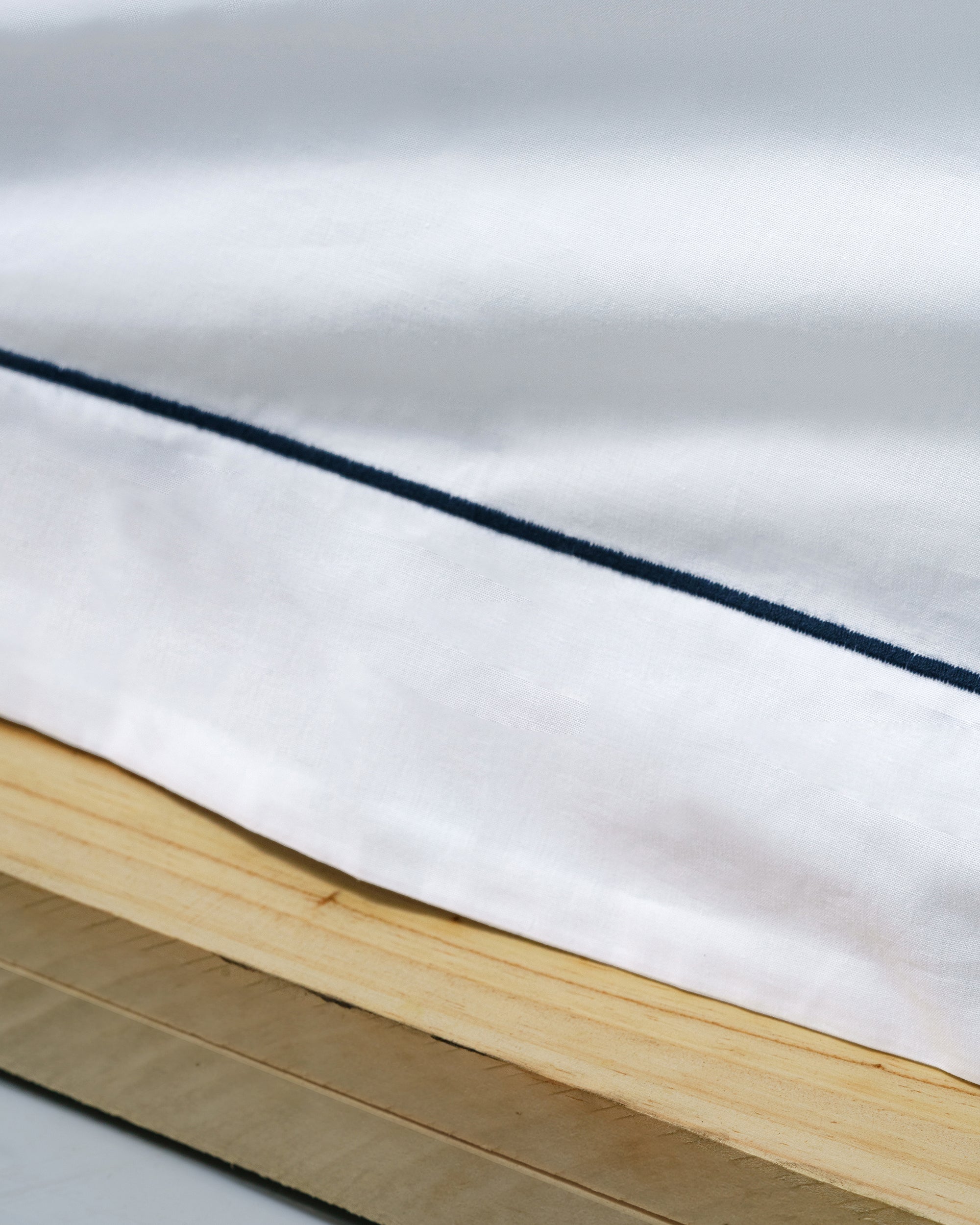 Flat sheet - 300 threads sateen (White with Black stripes)