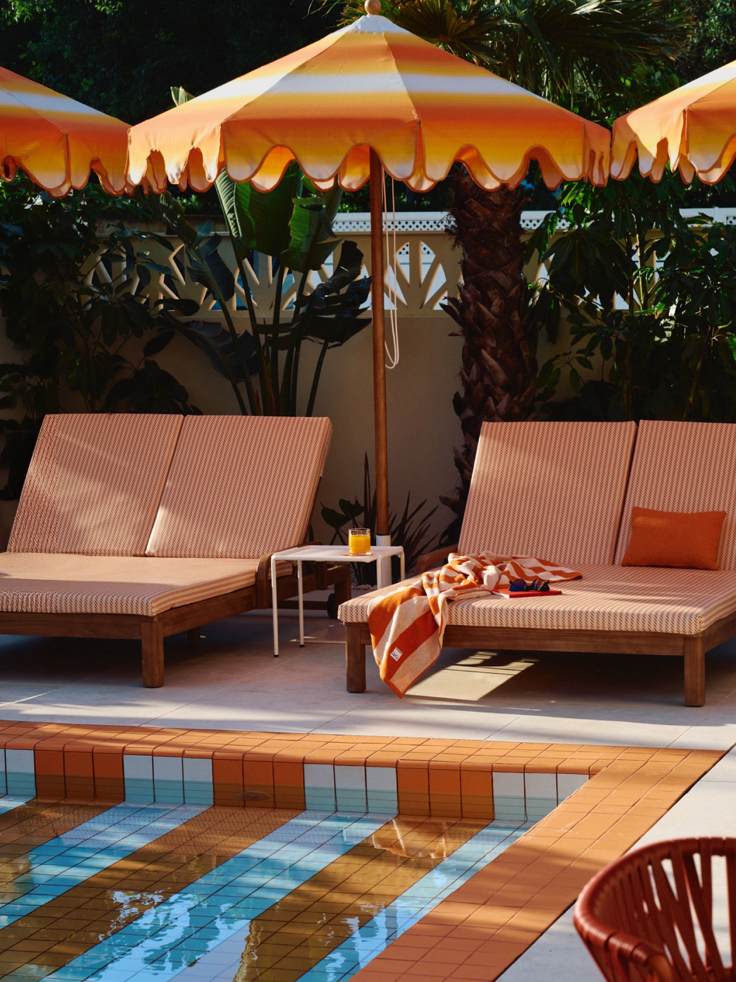 Beach towel- Hotel Riviera x Marshmellow
